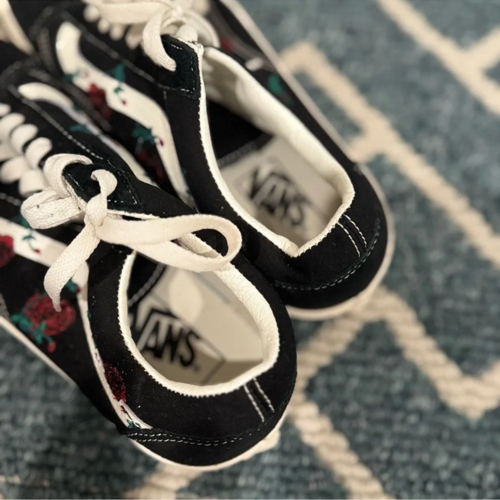 Vans Old Skool Rose Embroidered Black M9 W10.5 Rare - Picture 6 of 10